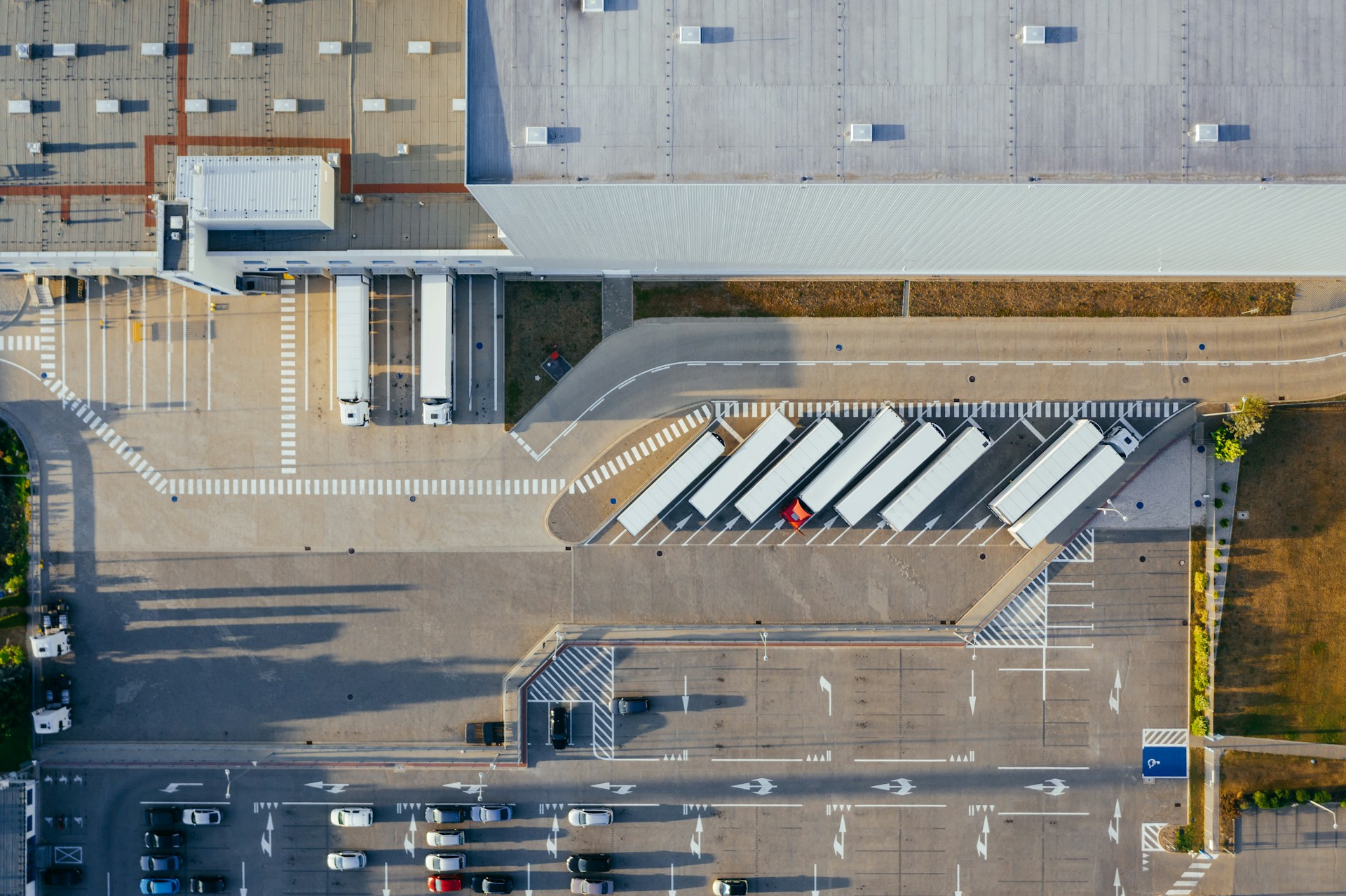 überdachter LKW-Parkplatz 3